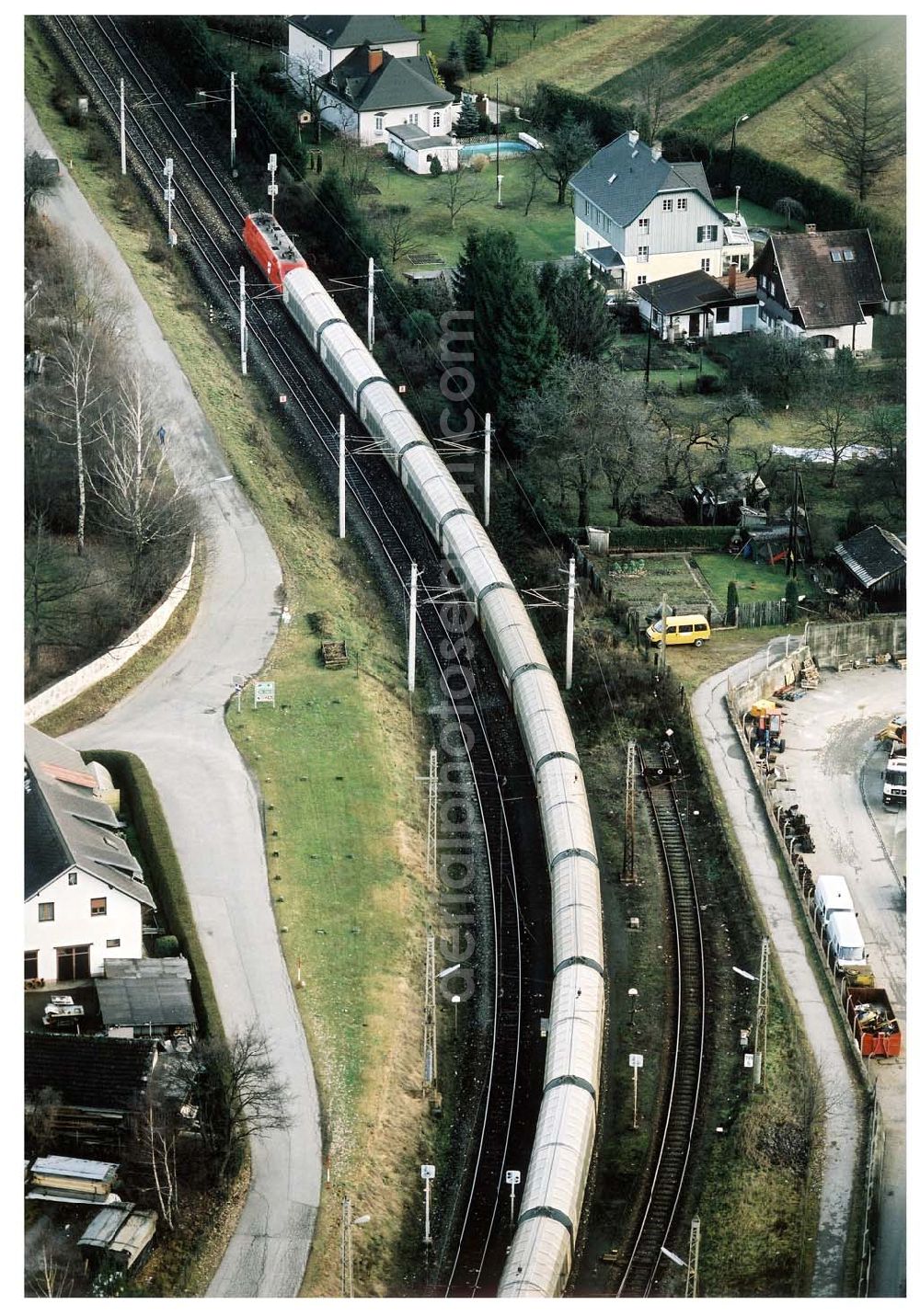  from the bird's eye view: LIDL - Logistikzug auf der Strecke Lambach - Villach in Österreich.