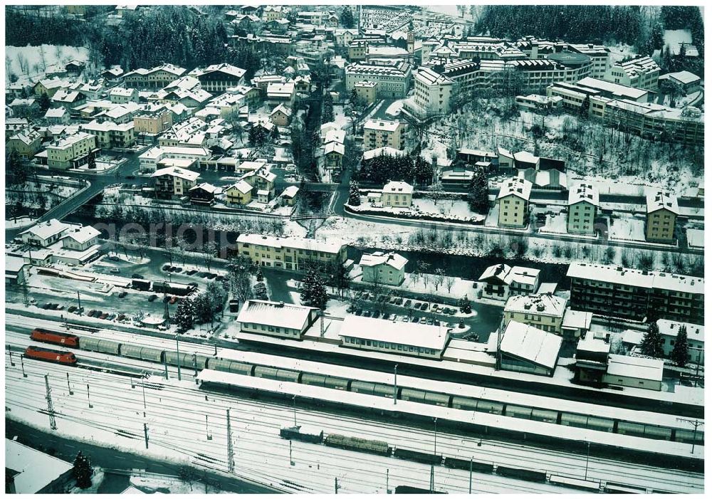  from above - LIDL - Logistikzug auf der Strecke Lambach - Villach in Österreich.