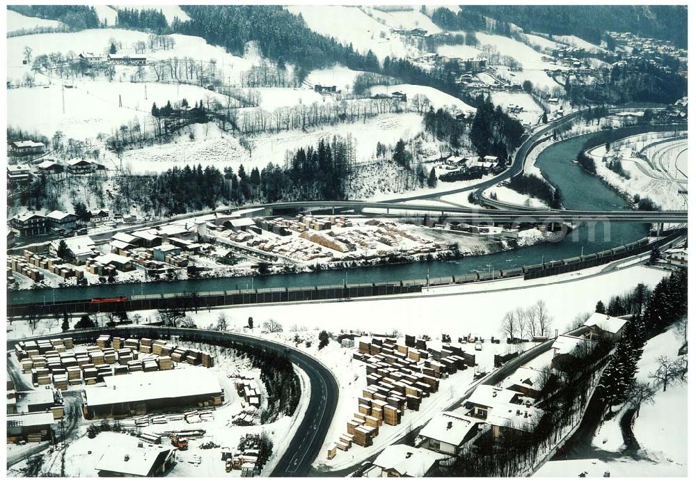 Aerial photograph - LIDL - Logistikzug auf der Strecke Lambach - Villach in Österreich.