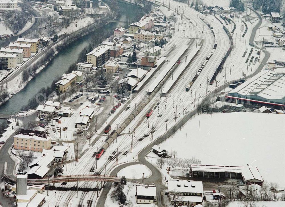 Aerial photograph - LIDL - Logistikzug auf der Strecke Lambach - Villach in Österreich.