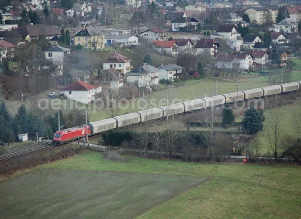  from above - LIDL - Logistikzug auf der Strecke Lambach - Villach in Österreich.