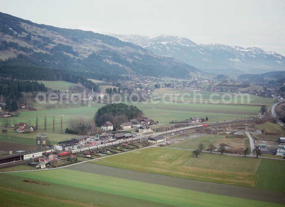 Aerial image - LIDL - Logistikzug auf der Strecke Lambach - Villach in Österreich.