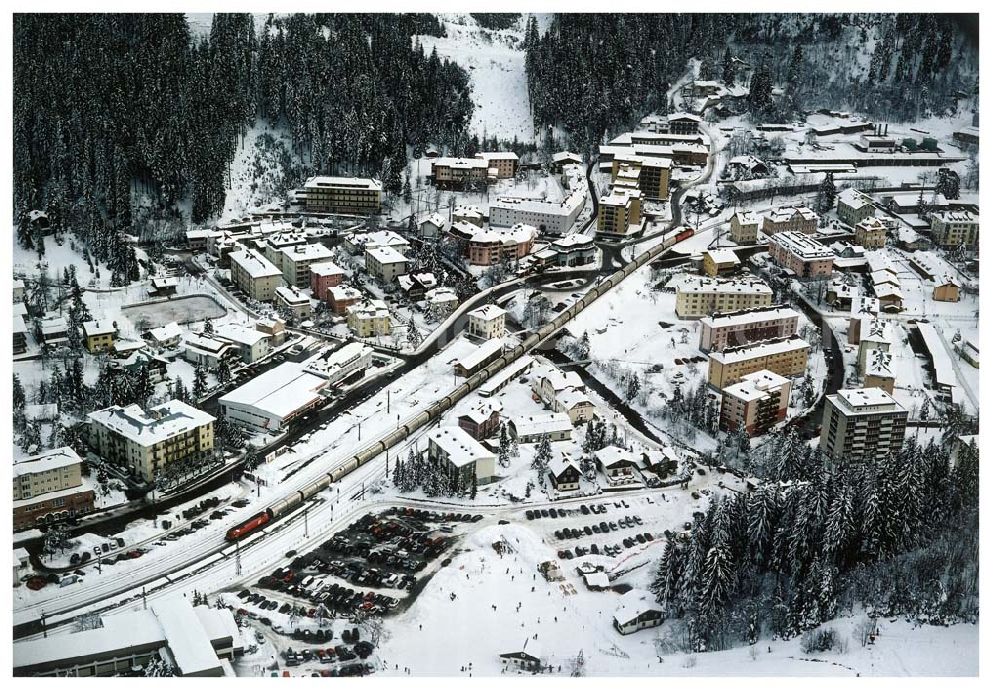 Aerial photograph - LIDL - Logistikzug auf der Strecke Lambach - Villach in Österreich.