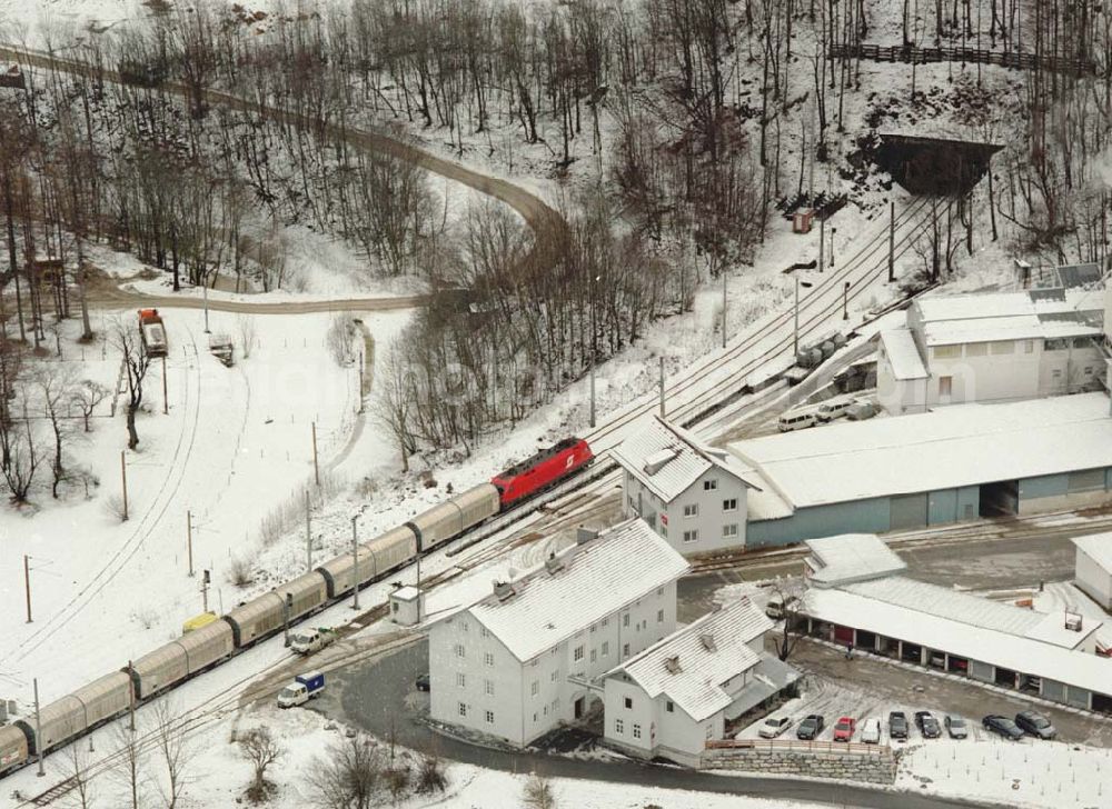  from above - LIDL - Logistikzug auf der Strecke Lambach - Villach in Österreich.