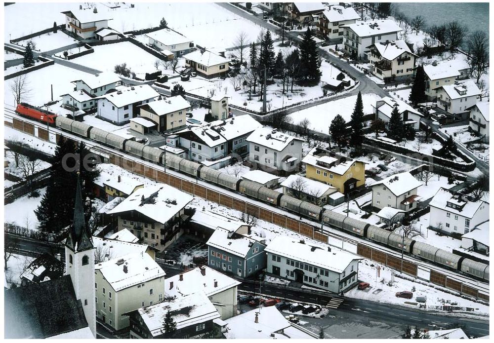  from the bird's eye view: LIDL - Logistikzug auf der Strecke Lambach - Villach in Österreich.