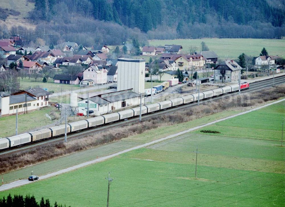 Aerial image - LIDL - Logistikzug auf der Strecke Lambach - Villach in Österreich.