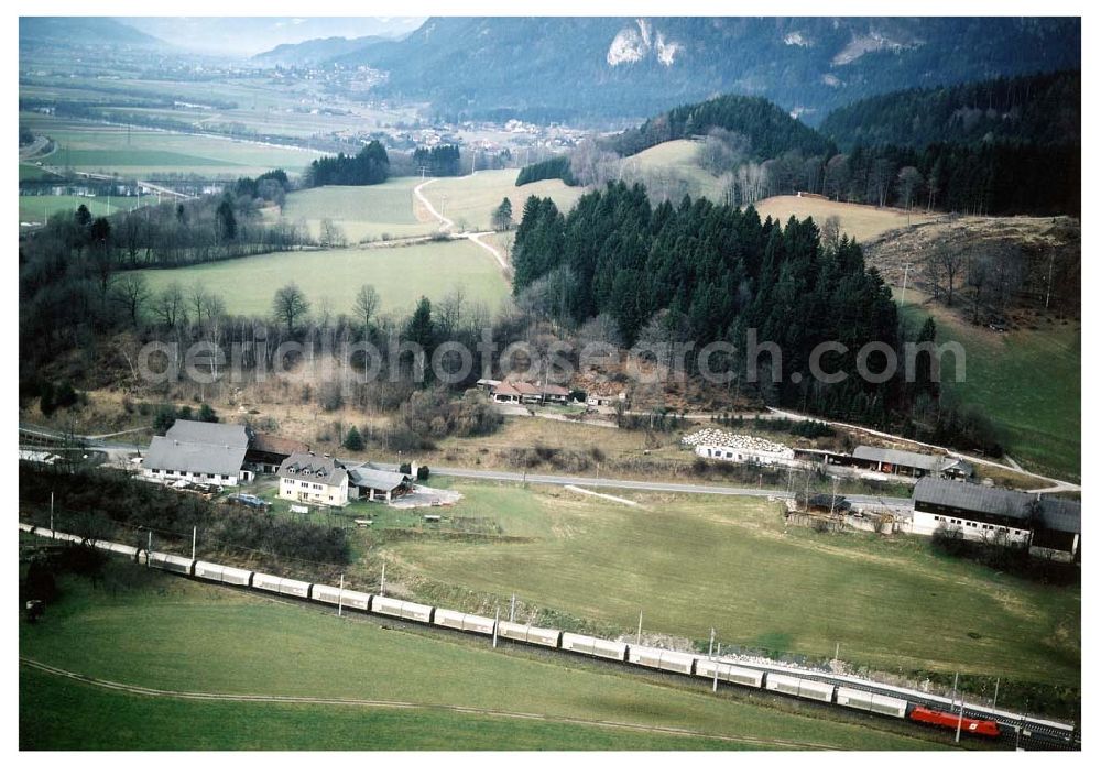 Aerial photograph - LIDL - Logistikzug auf der Strecke Lambach - Villach in Österreich.