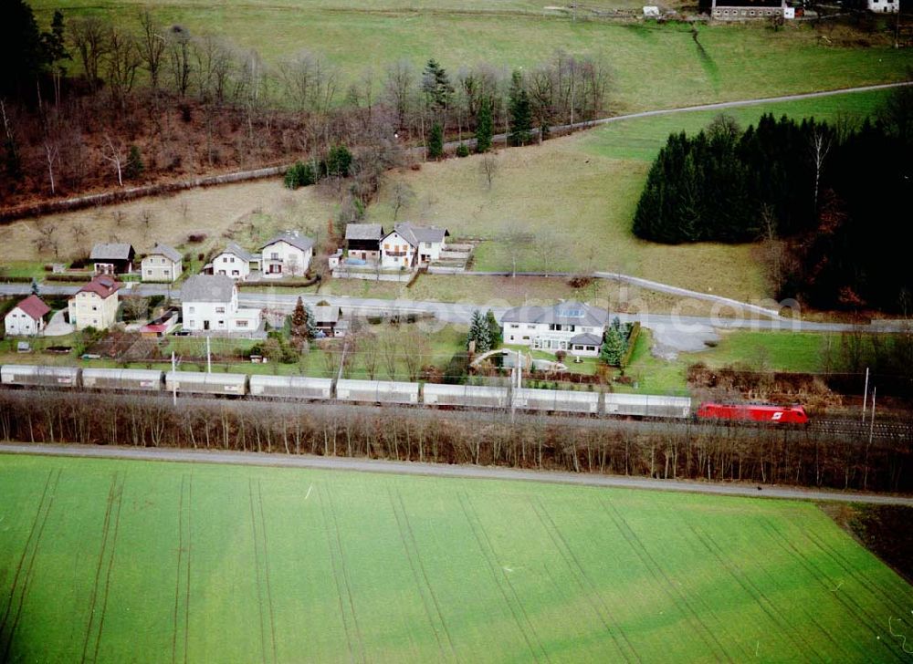  from the bird's eye view: LIDL - Logistikzug auf der Strecke Lambach - Villach in Österreich.