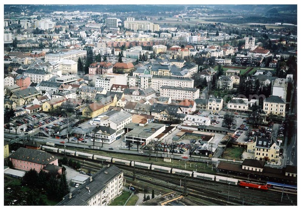 Österreich from the bird's eye view: LIDL - Logistikzug auf der Strecke Lambach - Villach in Österreich.