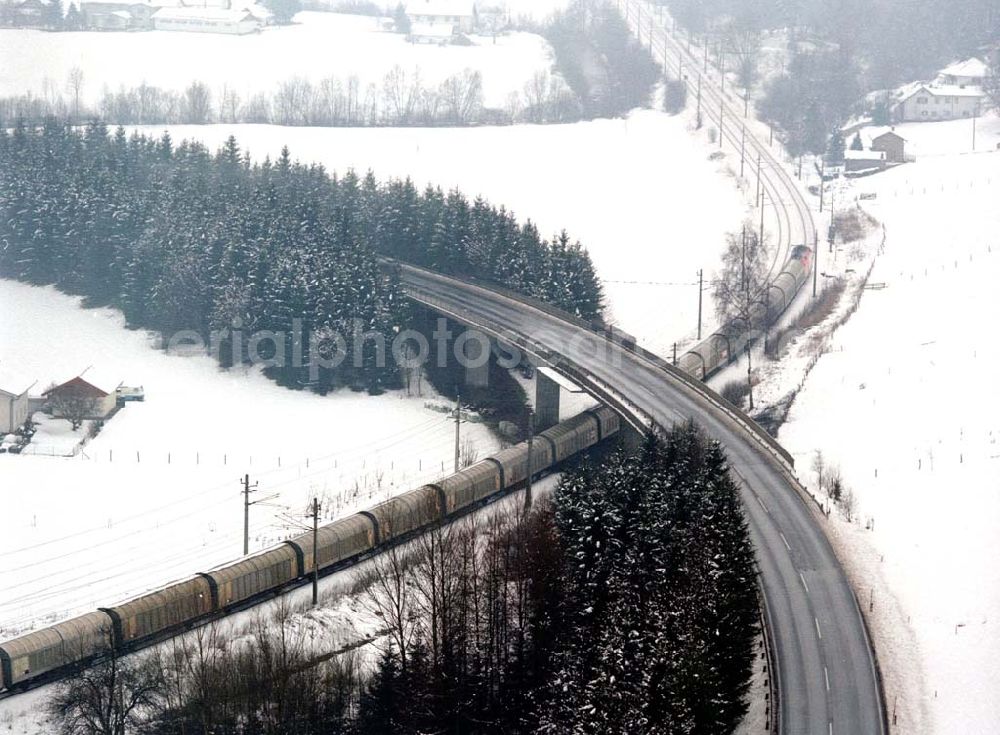 Österreich from the bird's eye view: LIDL - Logistikzug auf der Strecke Lambach - Villach in Österreich.