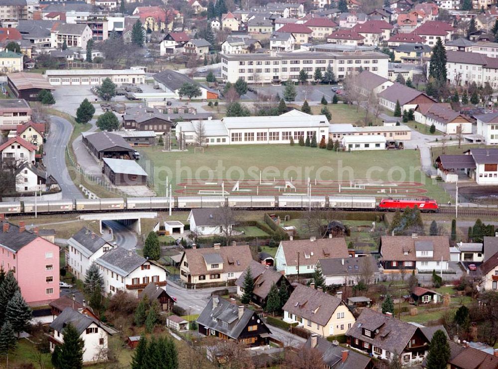 Österreich from the bird's eye view: LIDL - Logistikzug auf der Strecke Lambach - Villach in Österreich.