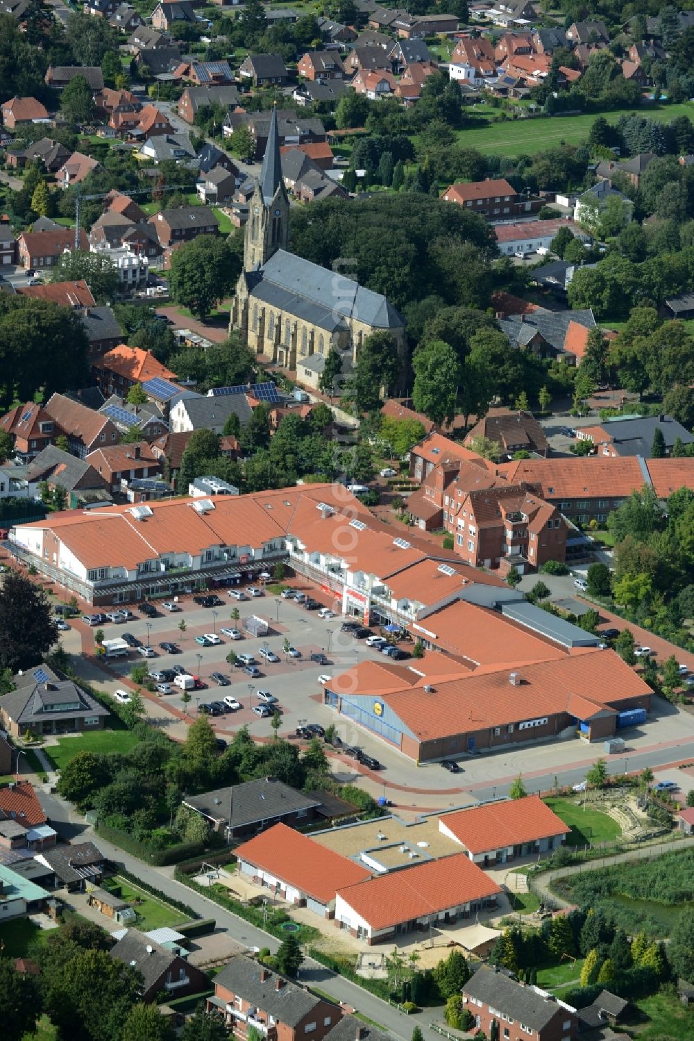 Aerial image Freren - View on a Lidl- and a Markant branch plus a parking area at the Neuer Markt in Freren in the state Lower Saxony