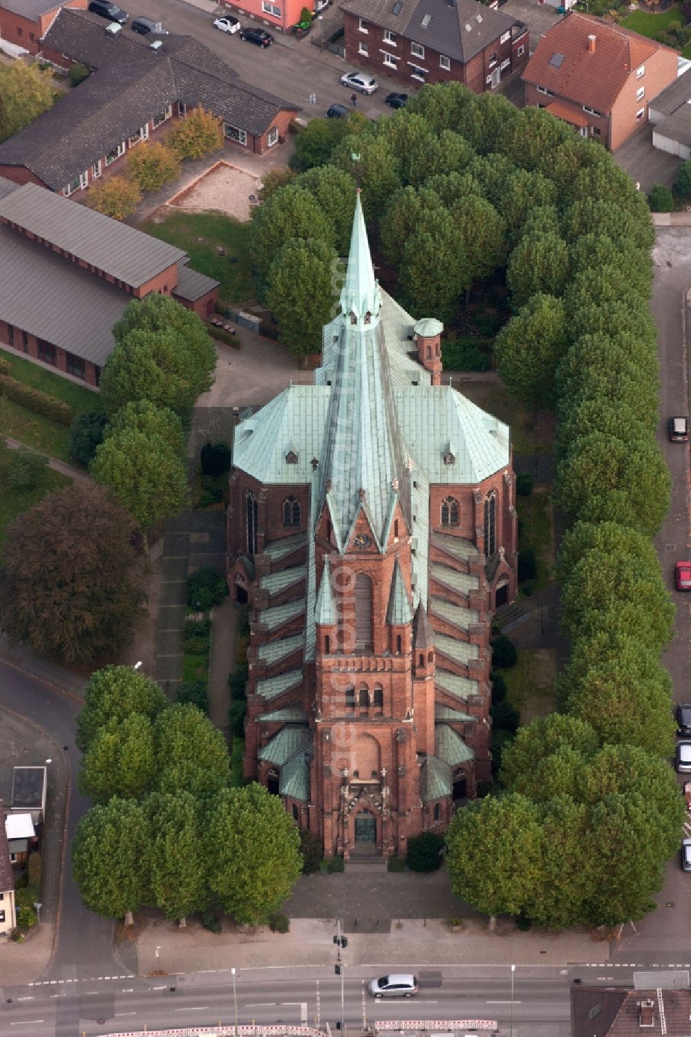 Aerial photograph Bottrop - View of the Liebfrauenkirche in Bottrop in the state of North-Rhine Westphalia