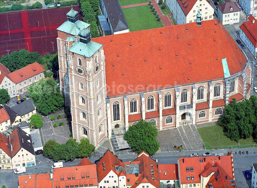 Aerial image Ingolstadt - Blick auf das Liebfrauenmünster , es zählt zu den schönsten und größten gotischen Hallenkirchen in Süddeutschland. View of the Cathedral of Our Lady, it is one of the finest and largest Gothic hall churches in southern Germany.