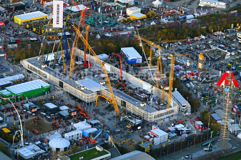 Aerial photograph München - Exhibition grounds and pavilion of the Liebherr - exhibition stand at the world's leading trade fair bauma on the street Am Messefreigelaende in the district Trudering-Riem in Munich in the state Bavaria, Germany