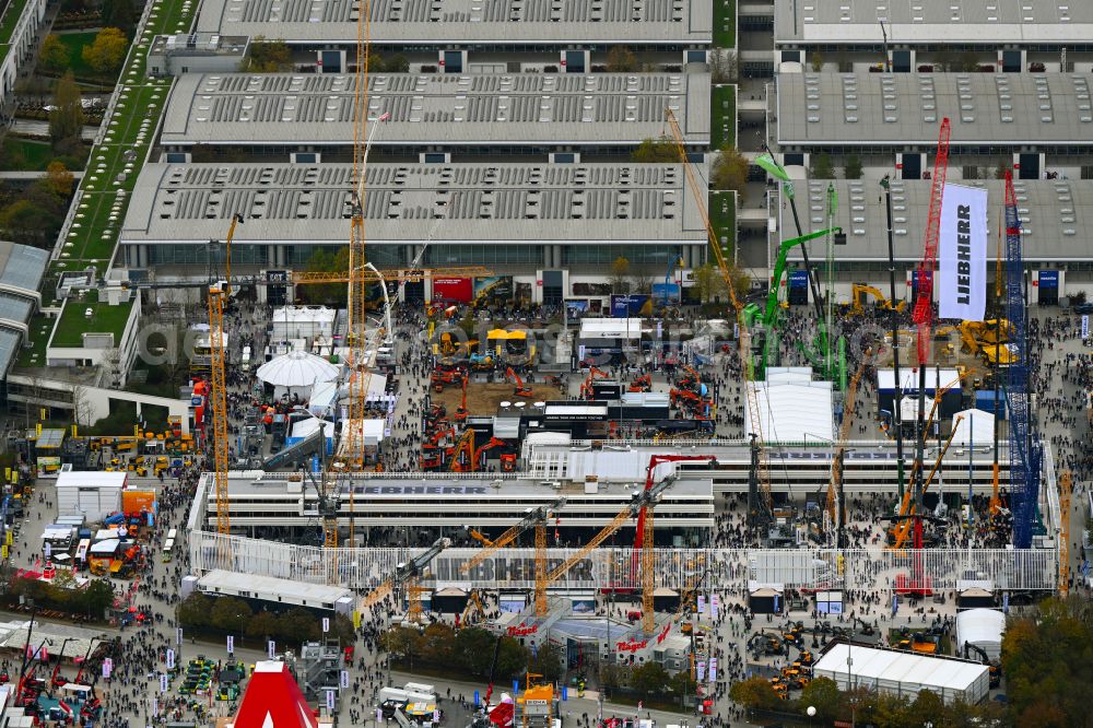 Aerial image München - Exhibition grounds and pavilion of the Liebherr - exhibition stand at the world's leading trade fair bauma on the street Am Messefreigelaende in the district Trudering-Riem in Munich in the state Bavaria, Germany