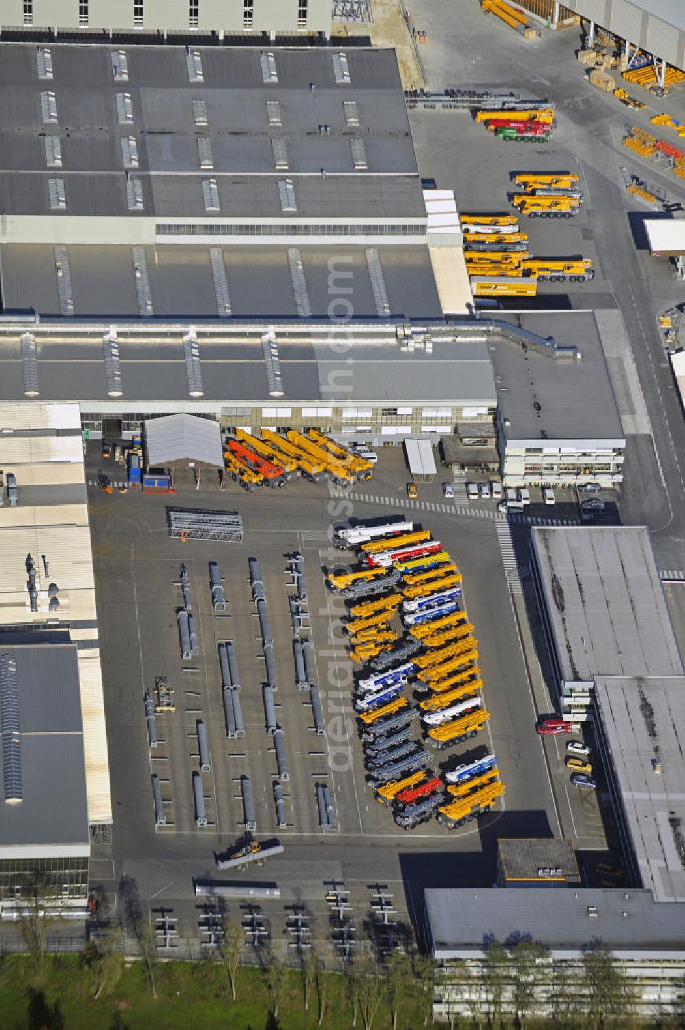 Ehingen from the bird's eye view: Blick auf das Gelände der Liebherr-Werk Ehingen GmbH. Die Tochter der Liebherr-International AG gehört zu den weltweit führenden Herstellern von Fahrzeugkranen. Momentan wird das Gelände erweitert. View of the site of the Liebherr-Werk GmbH Ehingen.