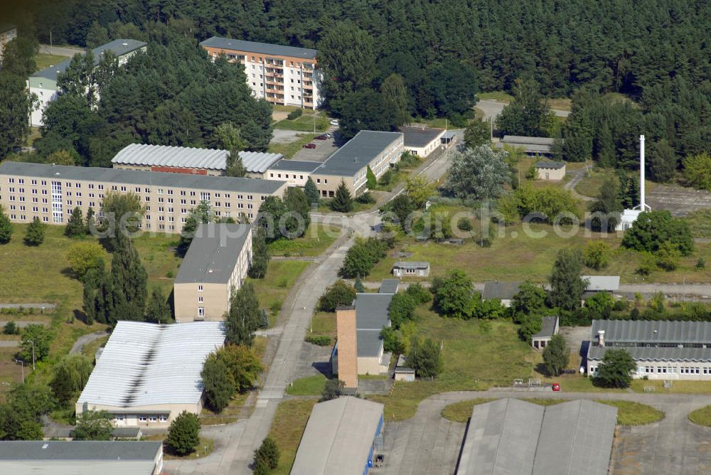 Aerial photograph Kloster Lehnin OT Damsdorf - Blick auf die Liegenschaft der ehemaligen Bundeswehr- Kaserne Damsdorf an der Göhlsdorfer Straße in 14797 Kloster Lehnin. Die ursprüngliche NVA - Kaserne soll von der Bundesanstalt für Immobilienaufgaben in ein Gewerbegebiet umgewandelt werden. View of the property of the former army barracks Damsdorf.