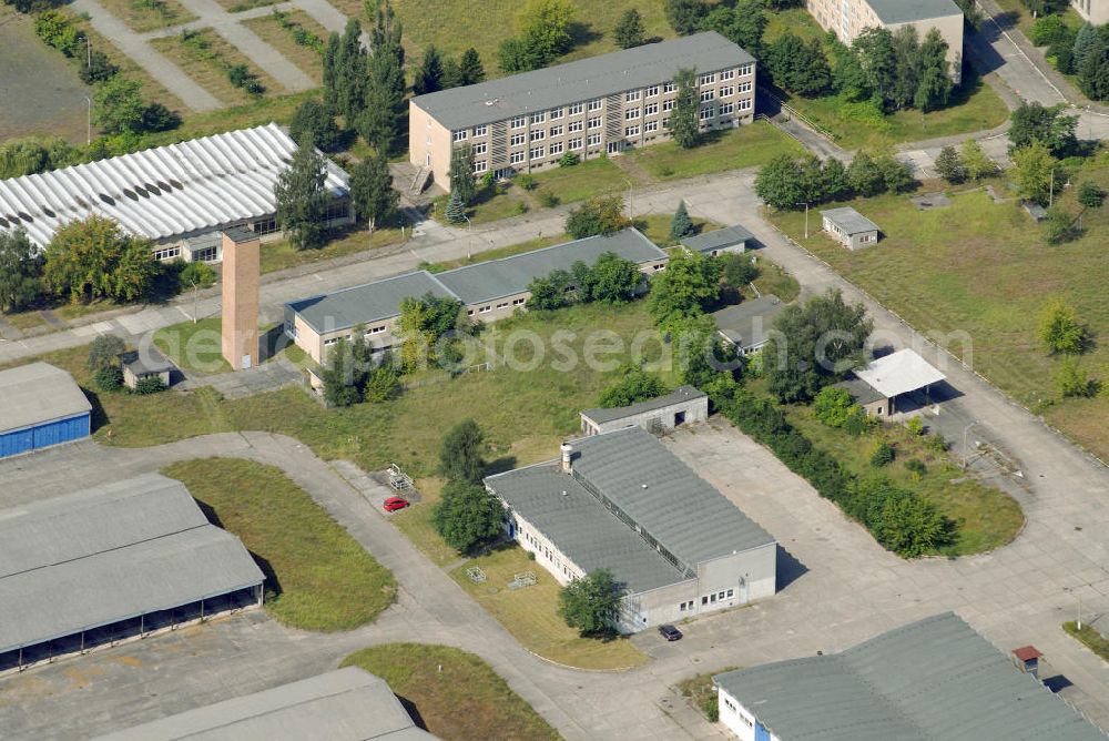 Aerial photograph Kloster Lehnin OT Damsdorf - Blick auf die Liegenschaft der ehemaligen Bundeswehr- Kaserne Damsdorf an der Göhlsdorfer Straße in 14797 Kloster Lehnin. Die ursprüngliche NVA - Kaserne soll von der Bundesanstalt für Immobilienaufgaben in ein Gewerbegebiet umgewandelt werden. View of the property of the former army barracks Damsdorf.