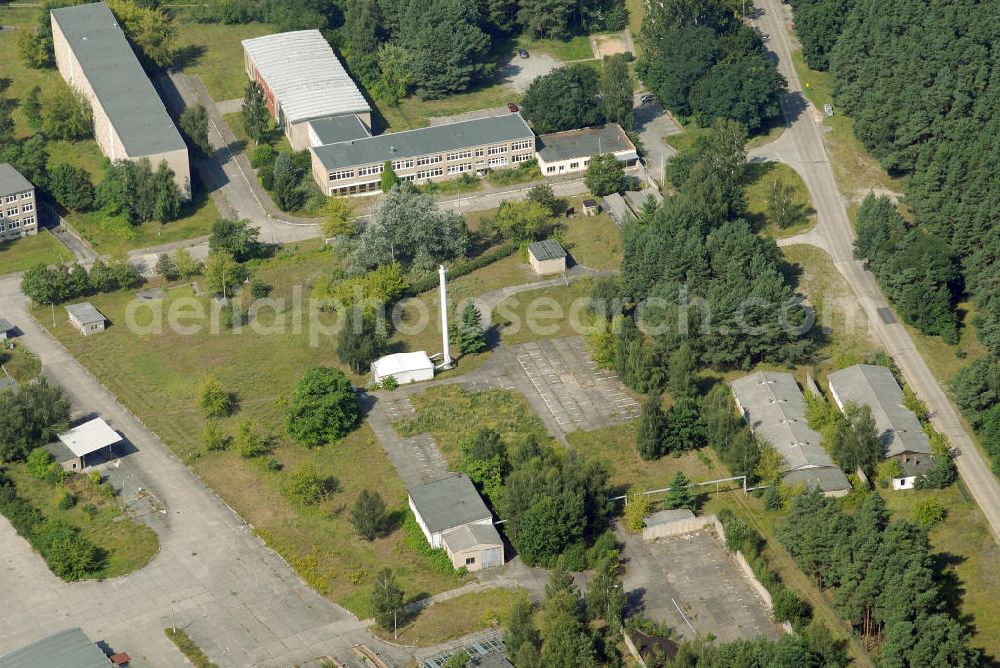 Kloster Lehnin OT Damsdorf from the bird's eye view: Blick auf die Liegenschaft der ehemaligen Bundeswehr- Kaserne Damsdorf an der Göhlsdorfer Straße in 14797 Kloster Lehnin. Die ursprüngliche NVA - Kaserne soll von der Bundesanstalt für Immobilienaufgaben in ein Gewerbegebiet umgewandelt werden. View of the property of the former army barracks Damsdorf.