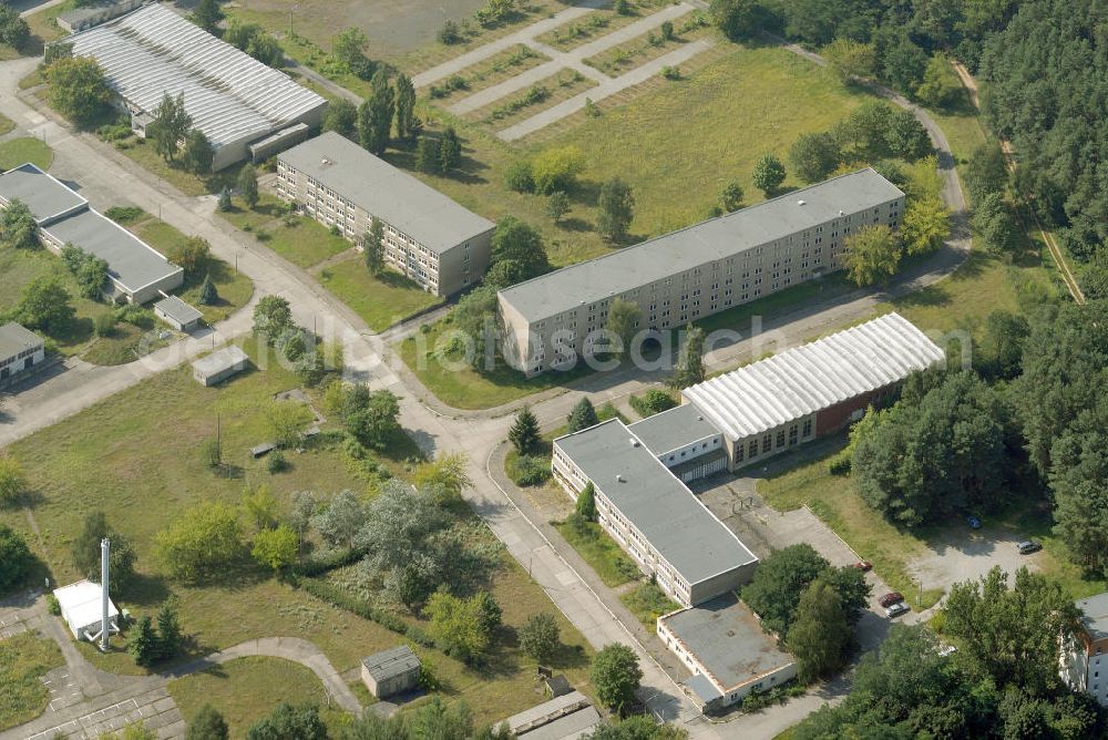 Aerial image Kloster Lehnin OT Damsdorf - Blick auf die Liegenschaft der ehemaligen Bundeswehr- Kaserne Damsdorf an der Göhlsdorfer Straße in 14797 Kloster Lehnin. Die ursprüngliche NVA - Kaserne soll von der Bundesanstalt für Immobilienaufgaben in ein Gewerbegebiet umgewandelt werden. View of the property of the former army barracks Damsdorf.