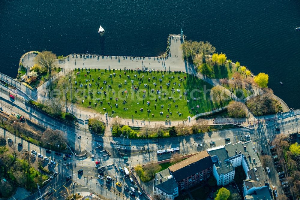 Hamburg from above - Sunbathing lawn Schwanenwiek on the Outer Alster in the Hohenfelde district in Hamburg, Germany