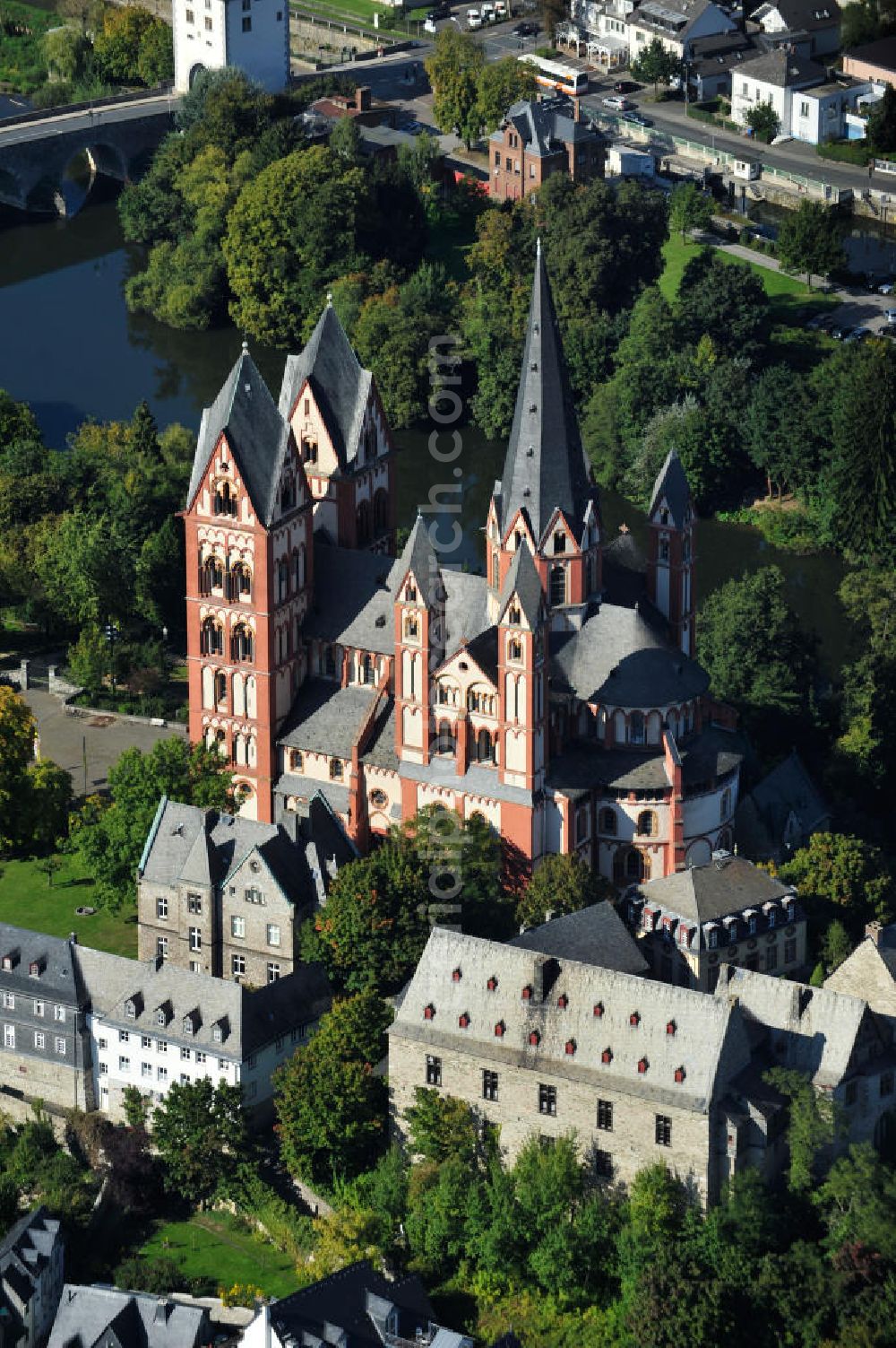 Limburg an der Lahn from the bird's eye view: Views of the cathedral of Limburg, also called Georgsdom above the old town of Limburg in Hesse. The building is now considered one of the most perfect creations of late Romanesque architecture