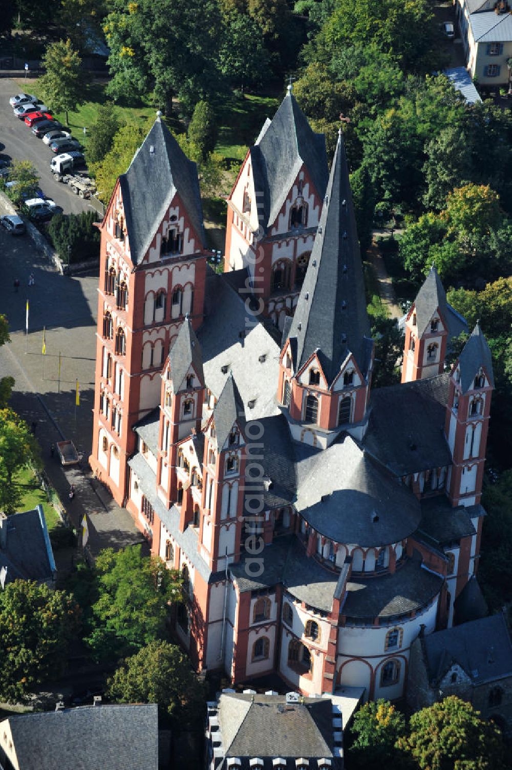 Aerial photograph Limburg an der Lahn - Views of the cathedral of Limburg, also called Georgsdom above the old town of Limburg in Hesse. The building is now considered one of the most perfect creations of late Romanesque architecture