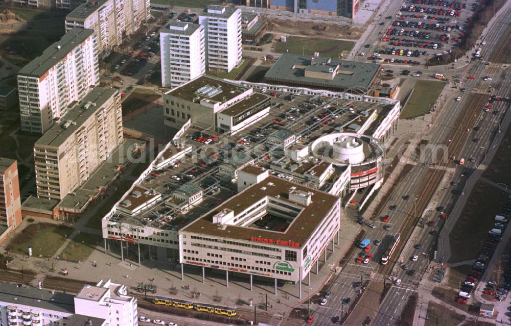 Berlin - Hohenschönhausen from the bird's eye view: Linden-Center der ECE HH an der Hansastraße in Berlin - Hohenschönhausen.