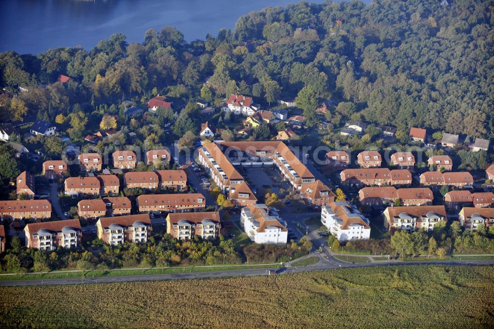 Aerial photograph Neuruppin - Blick auf das Wohngebiet Lindenzentrum am Ruppiner See in Brandenburg. View to the housing area Lindenzentrum near the Ruppiner lake in Brandenburg.