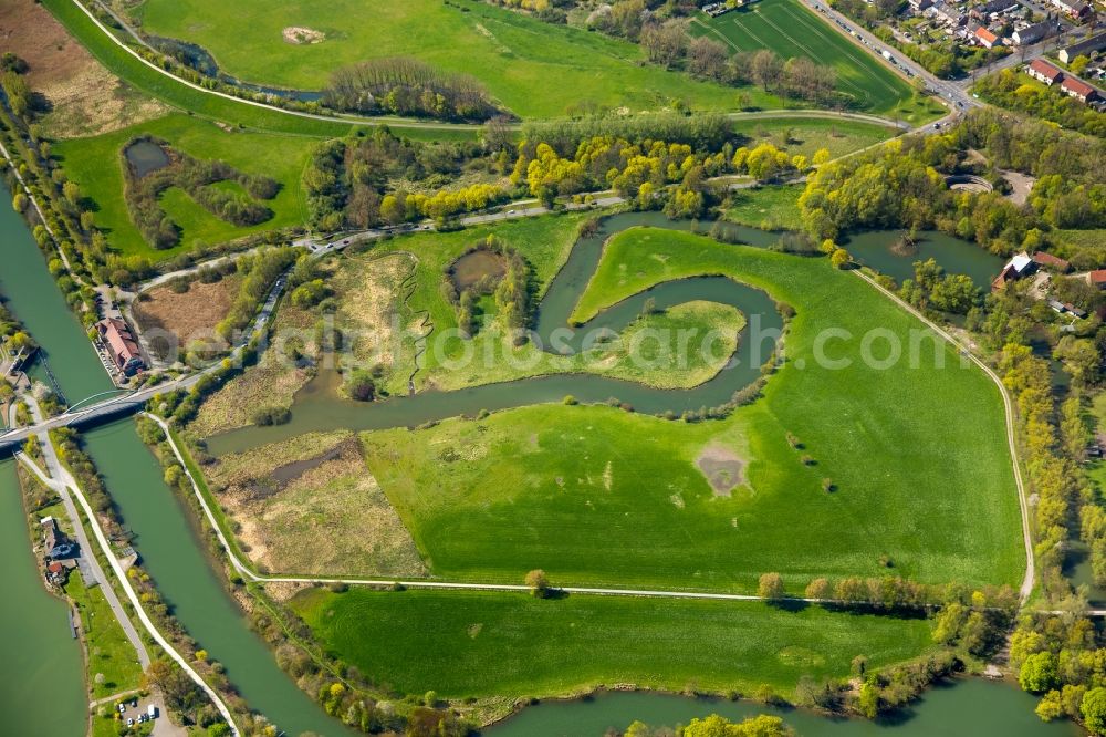 Aerial photograph Hamm - View of the Lippeauen and Lippewiesen area on the riverbanks of Lippe and Datteln-Hamm- Canal in the North of the town of Hamm in the state of North Rhine-Westphalia. View from the East