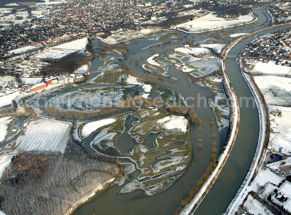 Dorsten from the bird's eye view: Lip flood on the banks of the lip at Dorsten in the state of North Rhine-Westphalia