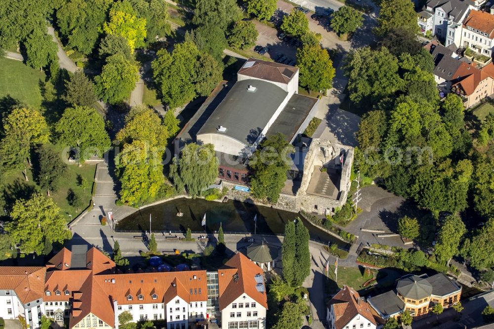 Bad Lippspringe from the bird's eye view: Lip source with Odin's Eye on the castle ruins Bad Lippspringe in the state of North Rhine-Westphalia