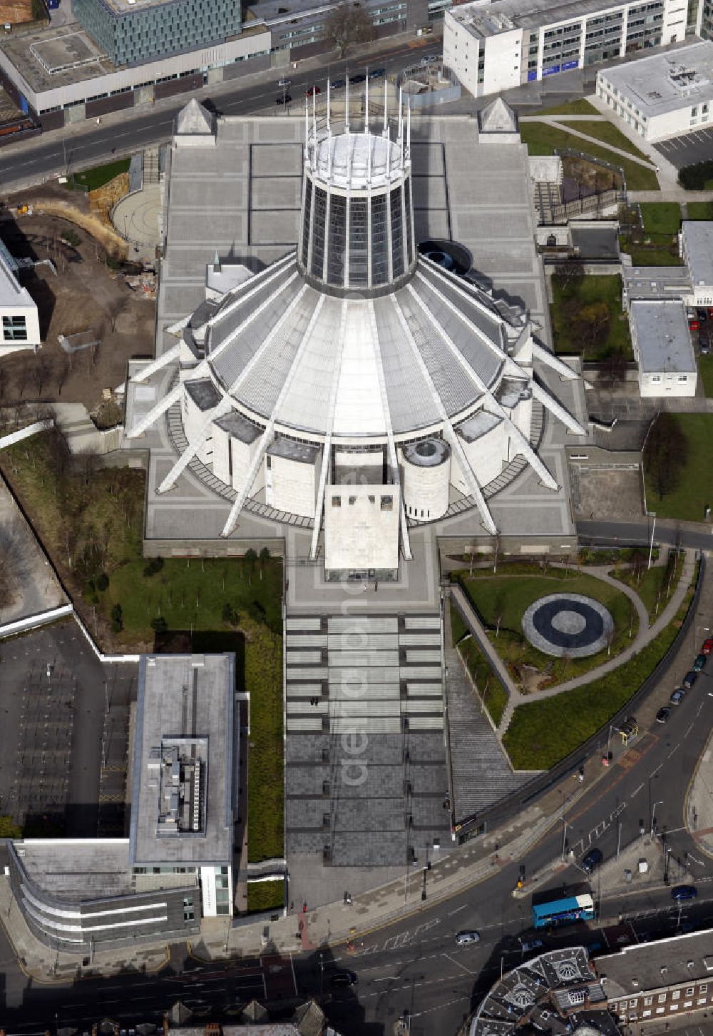 Aerial photograph Liverpool - Blick auf die römisch-katholische Liverpool Metropolitan Cathedral, im Volksmund auch Paddy´s Wigwam genannt. Die Kathedrale ist der Sitz des Erzbischofs von Liverpool. View of the Roman Catholic Metropolitan Cathedral Liverpool, locally known as Paddy's Wigwam. The cathedral is the seat of the Archbishop of Liverpool.