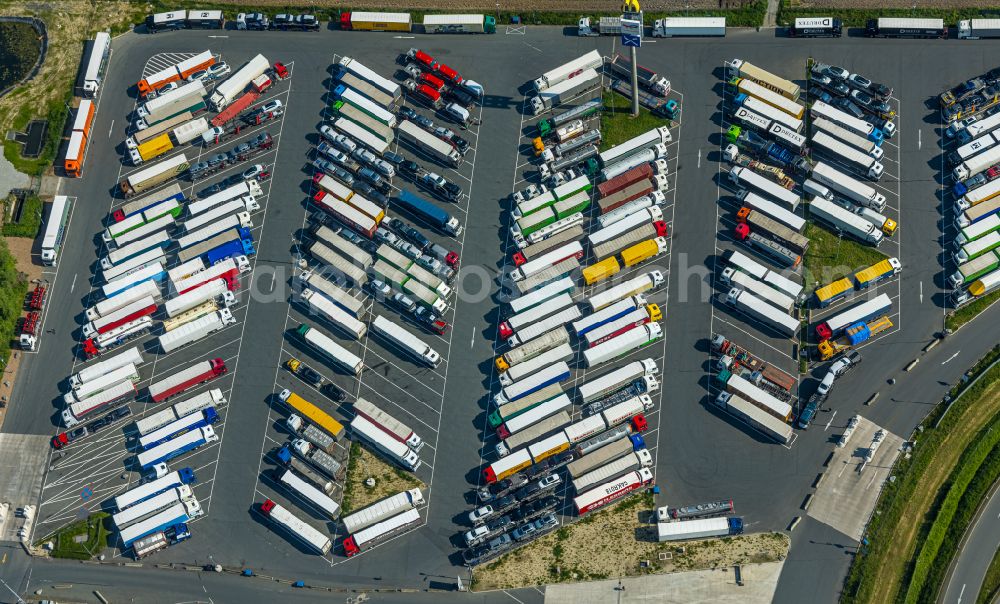 Aerial photograph Lippetal - Lorries - parking spaces at the highway rest stop and parking of the BAB A 2 Autohof Lippetal on street Straengenbach in Lippetal at Ruhrgebiet in the state North Rhine-Westphalia, Germany