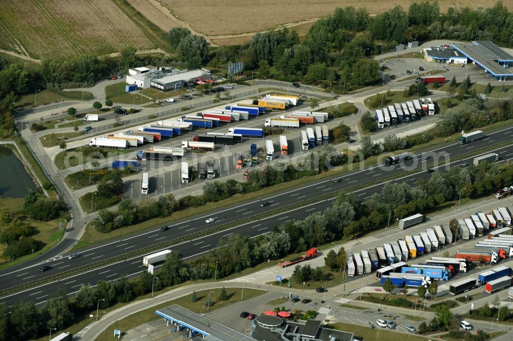 Mittenwalde from the bird's eye view: Lorries - parking spaces at the highway rest stop and parking of the BAB A 10 Am Fichtenplan in Mittenwalde in the state Brandenburg