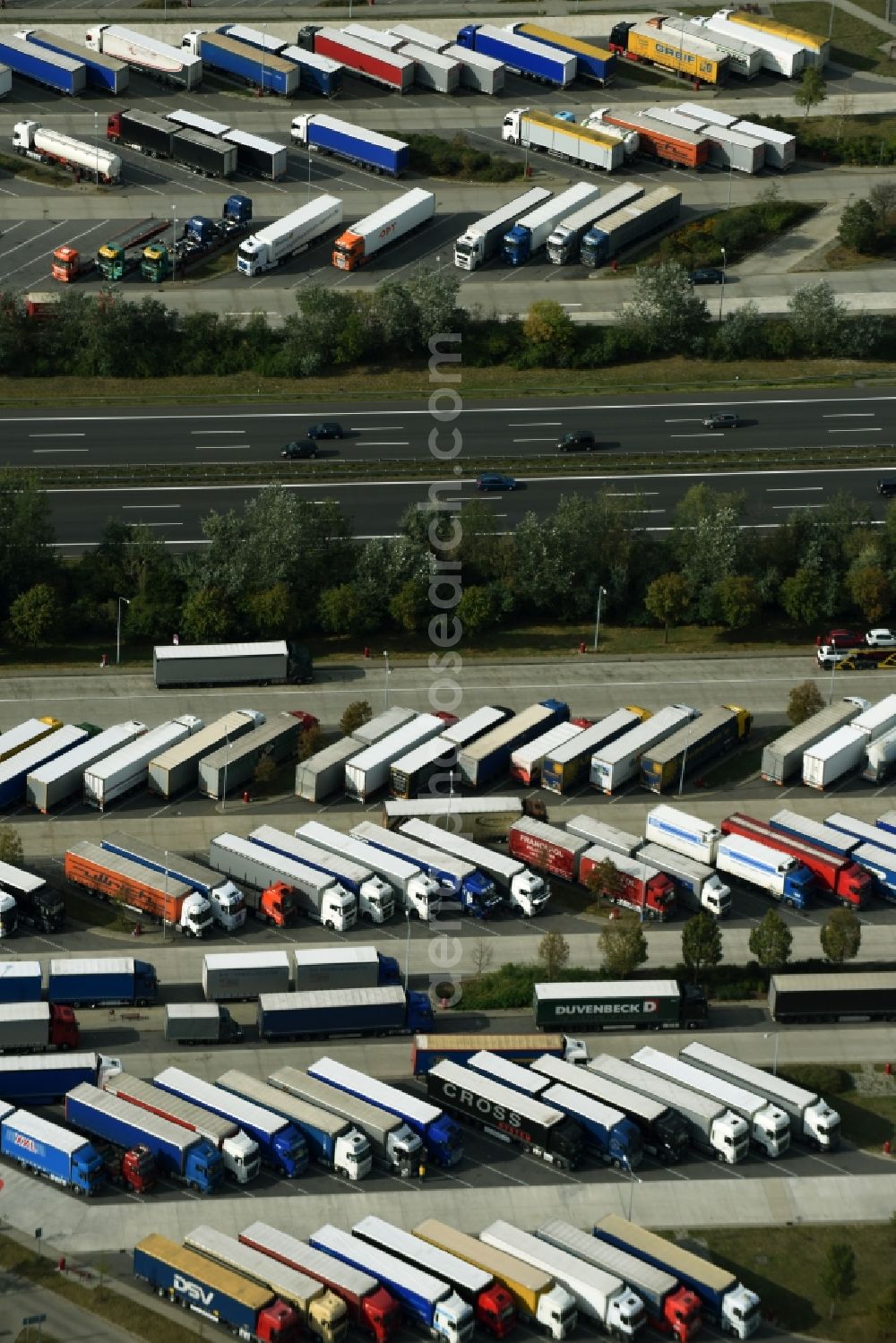 Mittenwalde from the bird's eye view: Lorries - parking spaces at the highway rest stop and parking of the BAB A 10 Am Fichtenplan in Mittenwalde in the state Brandenburg