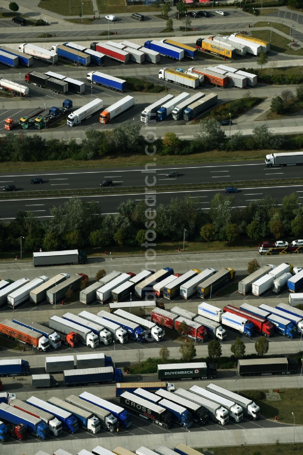 Aerial photograph Mittenwalde - Lorries - parking spaces at the highway rest stop and parking of the BAB A 10 Am Fichtenplan in Mittenwalde in the state Brandenburg