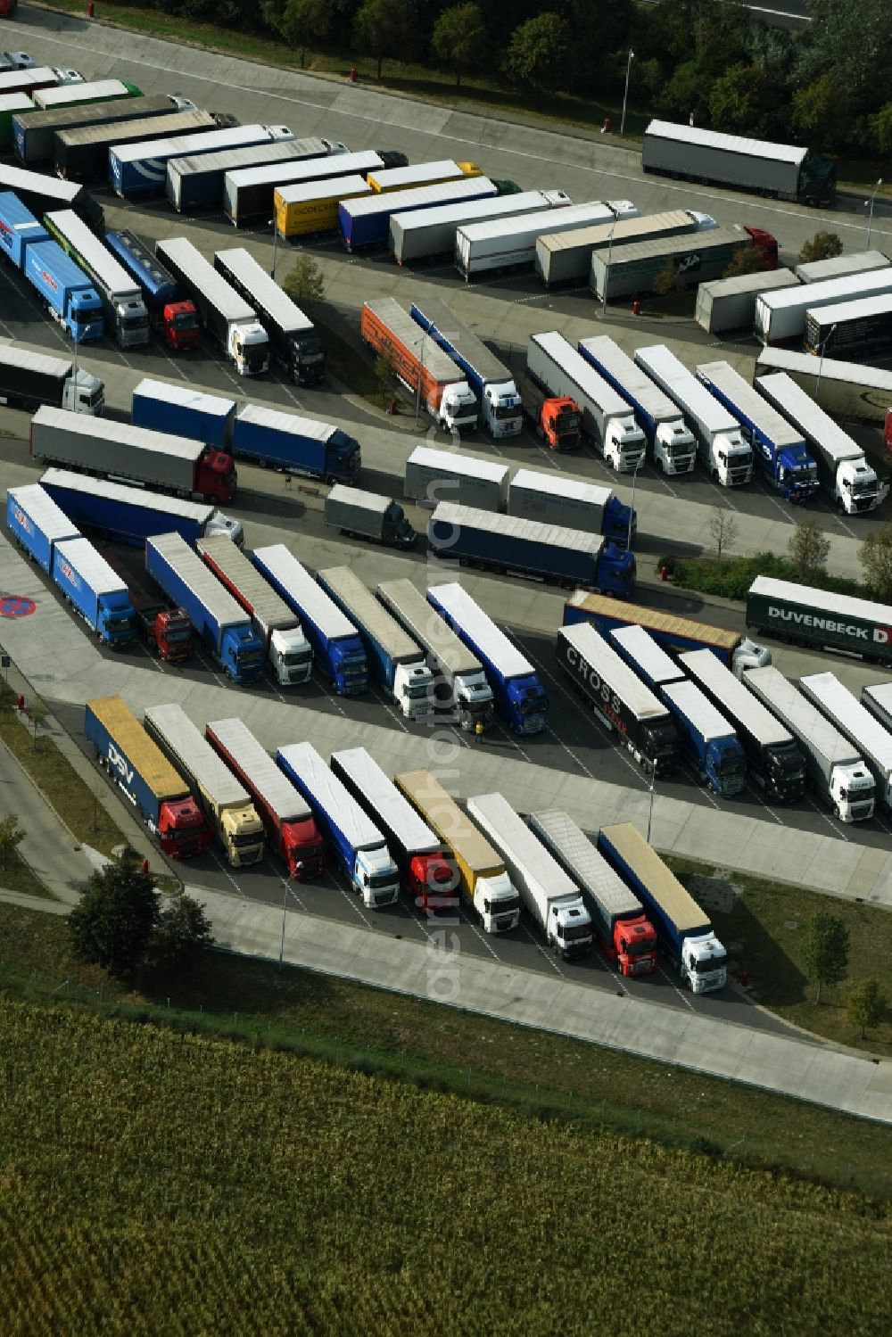 Aerial image Mittenwalde - Lorries - parking spaces at the highway rest stop and parking of the BAB A 10 Am Fichtenplan in Mittenwalde in the state Brandenburg