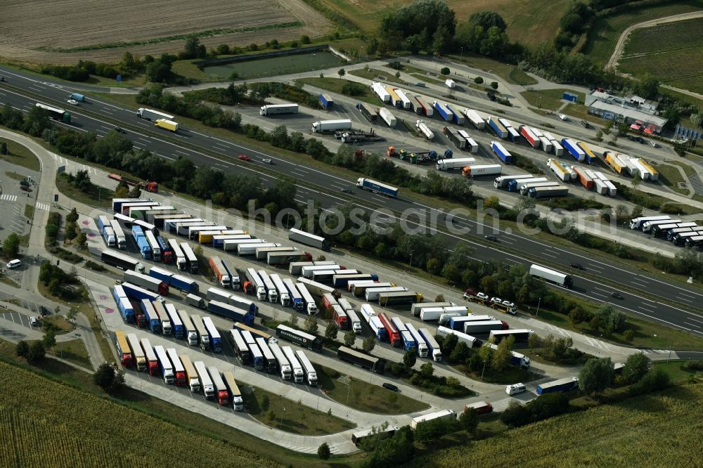 Aerial photograph Mittenwalde - Lorries - parking spaces at the highway rest stop and parking of the BAB A 10 Am Fichtenplan in Mittenwalde in the state Brandenburg