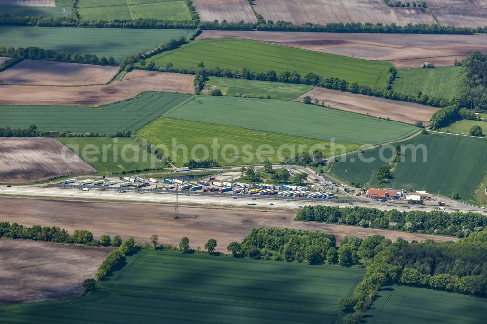 Aerial photograph Neumünster - Lorries - parking spaces at the highway rest stop and parking of the BAB A 7 in Neumuenster in the state Schleswig-Holstein, Germany