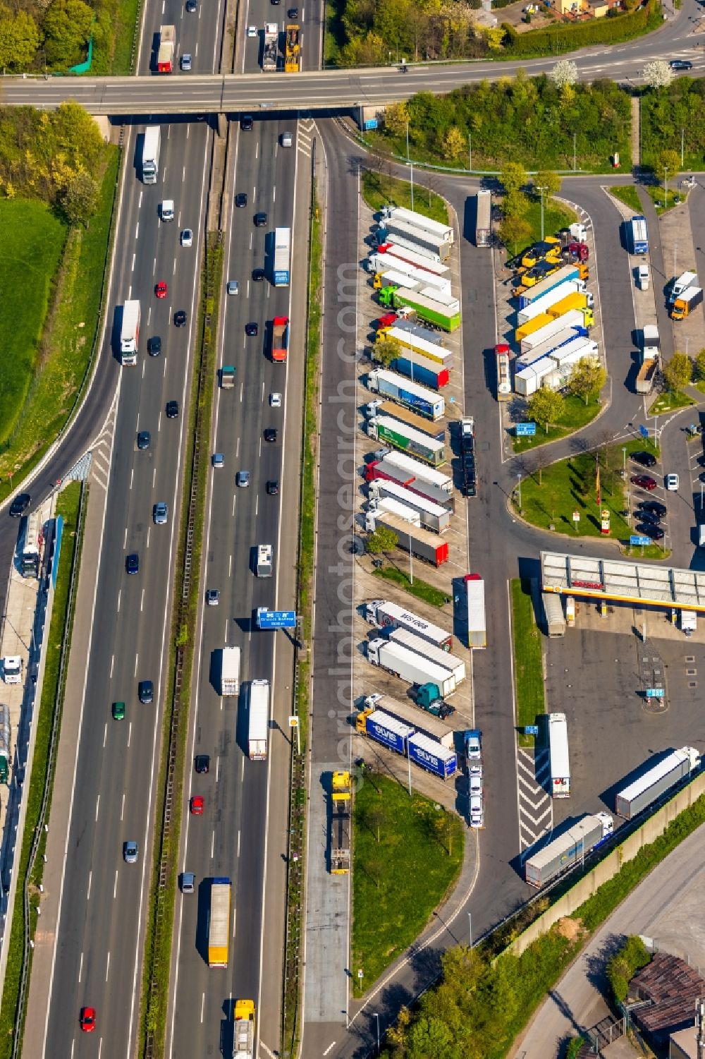 Bottrop from above - Lorries - parking spaces at the highway rest stop and parking of the BAB A 2 in the district Fuhlenbrock in Bottrop in the state North Rhine-Westphalia, Germany