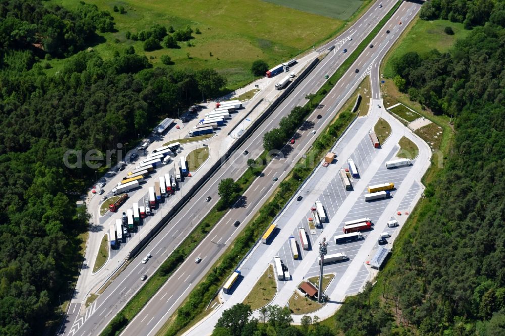 Baar-Ebenhausen from the bird's eye view: Lorries - parking spaces at the highway rest stop and parking of the BAB A 9 - Parkplatz Baarer Weiher Ost of Autobahn Tank & Rast GmbH in Baar-Ebenhausen in the state Bavaria, Germany