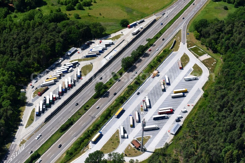 Aerial image Baar-Ebenhausen - Lorries - parking spaces at the highway rest stop and parking of the BAB A 9 - Parkplatz Baarer Weiher Ost of Autobahn Tank & Rast GmbH in Baar-Ebenhausen in the state Bavaria, Germany