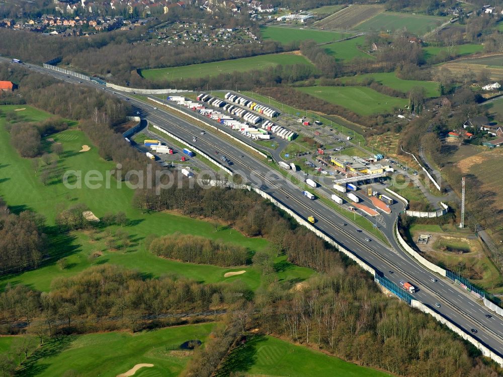 Gelsenkirchen from the bird's eye view: Lorries - parking spaces at the highway rest stop and parking of the BAB A2 Rasthof Resser Mark in Gelsenkirchen in the state North Rhine-Westphalia