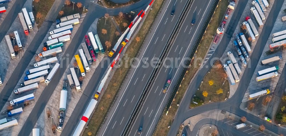 Aerial image Hamm - Lorries - parking spaces at the highway rest stop and parking of the BAB A2 Hamm-Rhynern Nord in Hamm in the state North Rhine-Westphalia