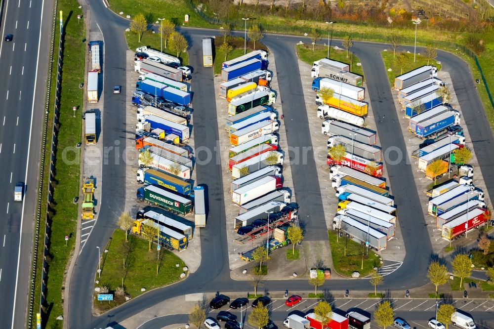 Aerial image Hamm - Lorries - parking spaces at the highway rest stop and parking of the BAB A2 Hamm-Rhynern Nord in Hamm in the state North Rhine-Westphalia