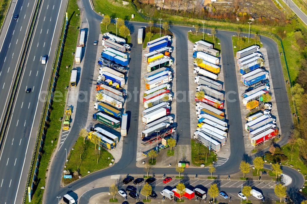 Hamm from above - Lorries - parking spaces at the highway rest stop and parking of the BAB A2 Hamm-Rhynern Nord in Hamm in the state North Rhine-Westphalia