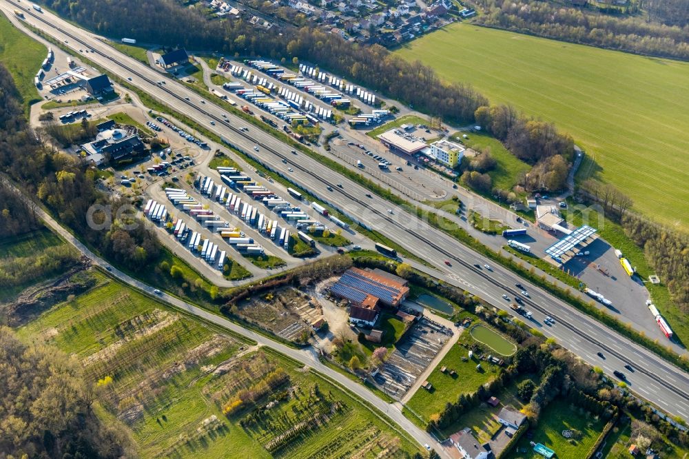 Aerial photograph Hamm - Lorries - parking spaces at the highway rest stop and parking of the BAB A2 Hamm-Rhynern Nord in Hamm in the state North Rhine-Westphalia