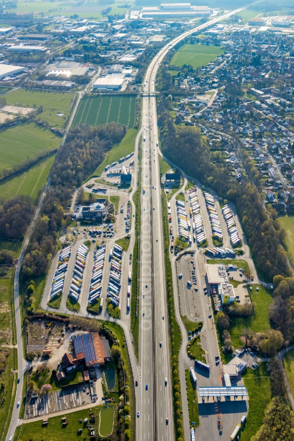 Hamm from above - Lorries - parking spaces at the highway rest stop and parking of the BAB A2 Hamm-Rhynern Nord in Hamm in the state North Rhine-Westphalia